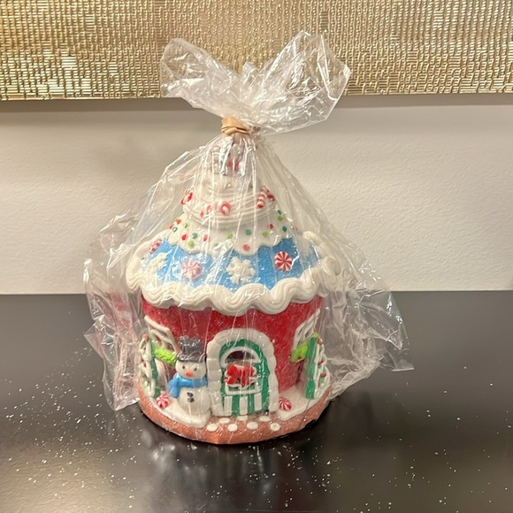 Light Up Gingerbread House - Picture 11 of 11